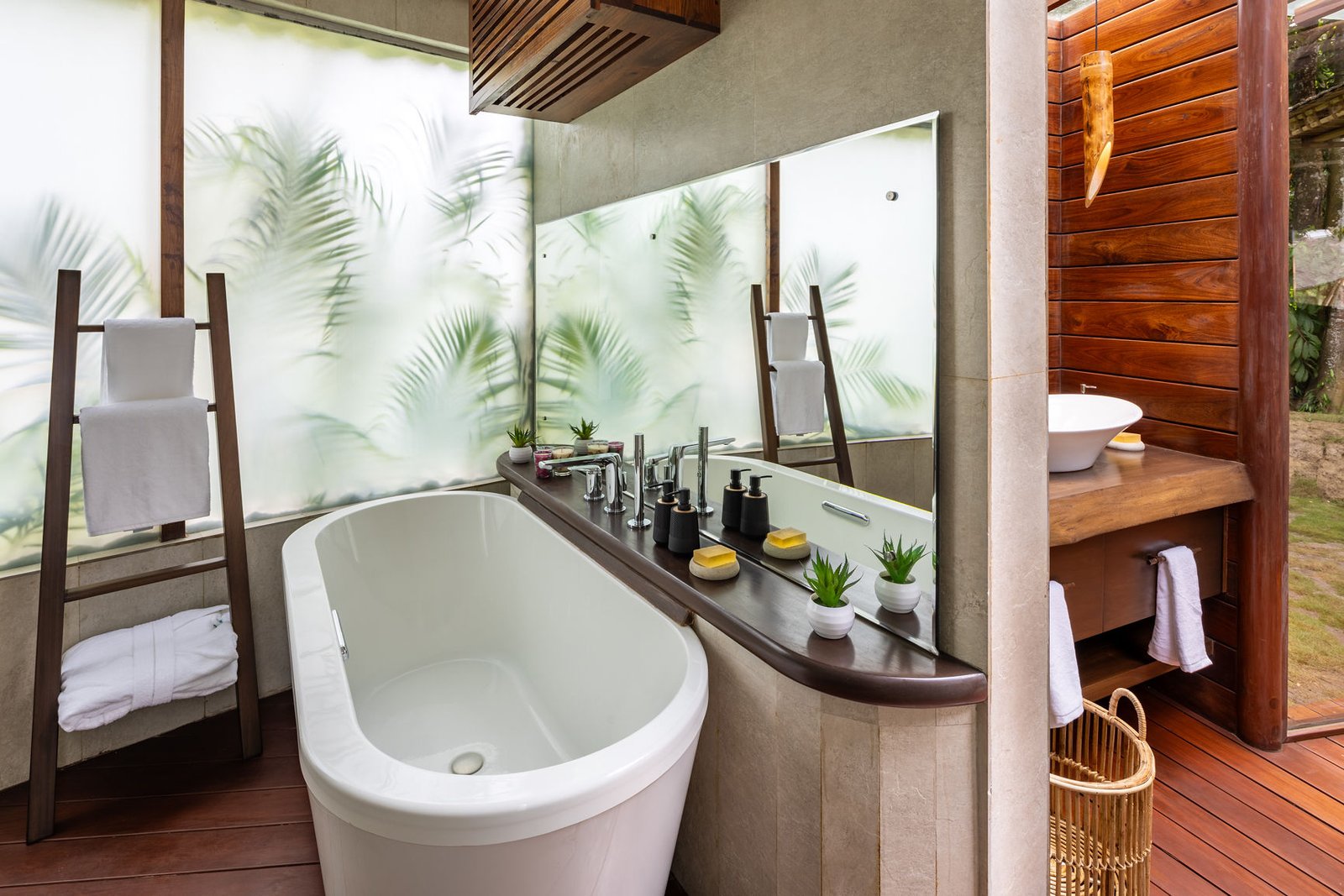 Family Pool Villa bath tub